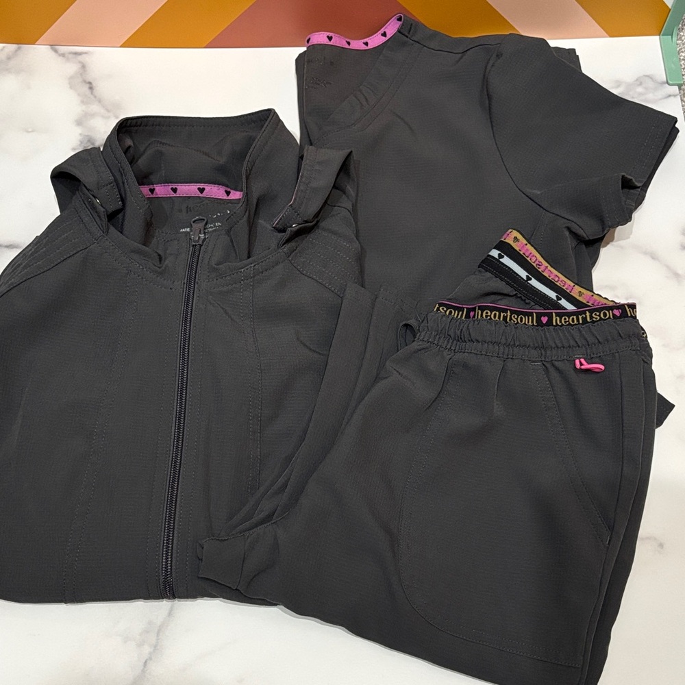 HeartSoul Charcoal Scrub Set with Pink Details